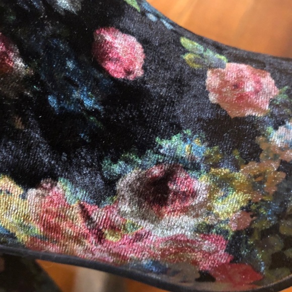 Floral Velvet Booties size 8.5 - Picture 6 of 7